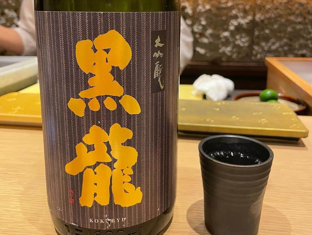 塚田美紀さんのインスタグラム写真 - (塚田美紀Instagram)「寿司 向月 本館  📸Part2 日本酒もお任せで出してもらいました⋈*｡  #寿司向月本館 #寿司 #名古屋 #栄 #日本酒🍶」9月13日 20時20分 - miki_tsukada