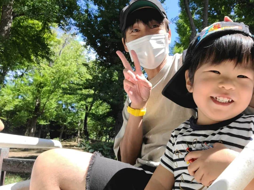 カトゥー直也のインスタグラム：「どや！？  9月20日はどや！？  浅草東洋館でウチのカトゥーが・・・  多流寄席に出るで～♪  出番は15:55～16:05までや！  所々でおげんこ～✊してるで～！  ワシは保育園で忙しいから行かれへんけどな！  よろしゅうたのむわ！  だそうです。  #2歳 #令和生まれ #育児 #初めての育児 #男の子 #新米パパ #6月生まれ #お笑い芸人の息子 #カトゥー #おげんこ #ベビライフ  #2020年ベビー #マセキ芸能社 #阪神ファンと繋がりたい  #阪神タイガース #今成亮太チャンネル #片岡鶴太郎 #V6坂本くん #ちょっと残念なV6 #V6 #浅草 #浅草東洋館 #寄席」