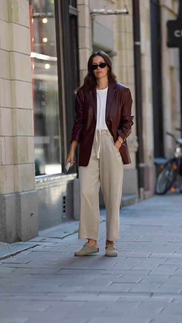 フレンチコネクションのインスタグラム：「The perfect day to night look with our Crolenda Blazer & Celia Trousers🤎✨ (📸: @carolineblomst)」