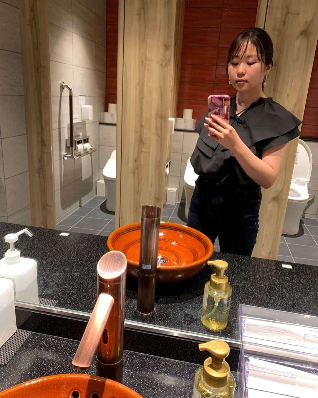 西田麻衣さんのインスタグラム写真 - (西田麻衣Instagram)「ひとまわり以上  小さくなりました  #何が？ #全身が #身体が軽いです #二の腕も今なら出せます #何この顔 #うける #笑 #今日9月13日撮影」9月13日 21時23分 - mai.nishida.official