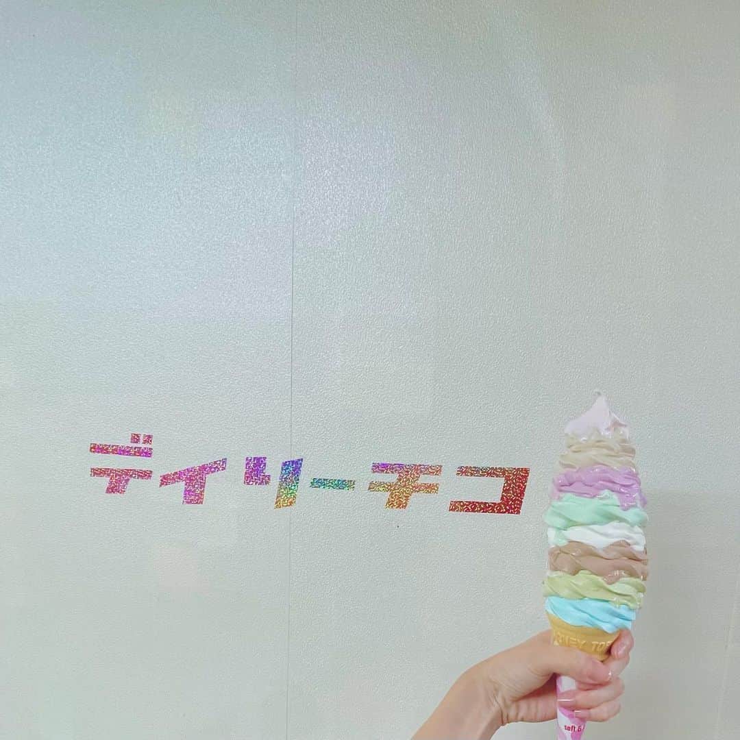 樋口柚子のインスタグラム：「挑戦の8色特大ソフト🍦」