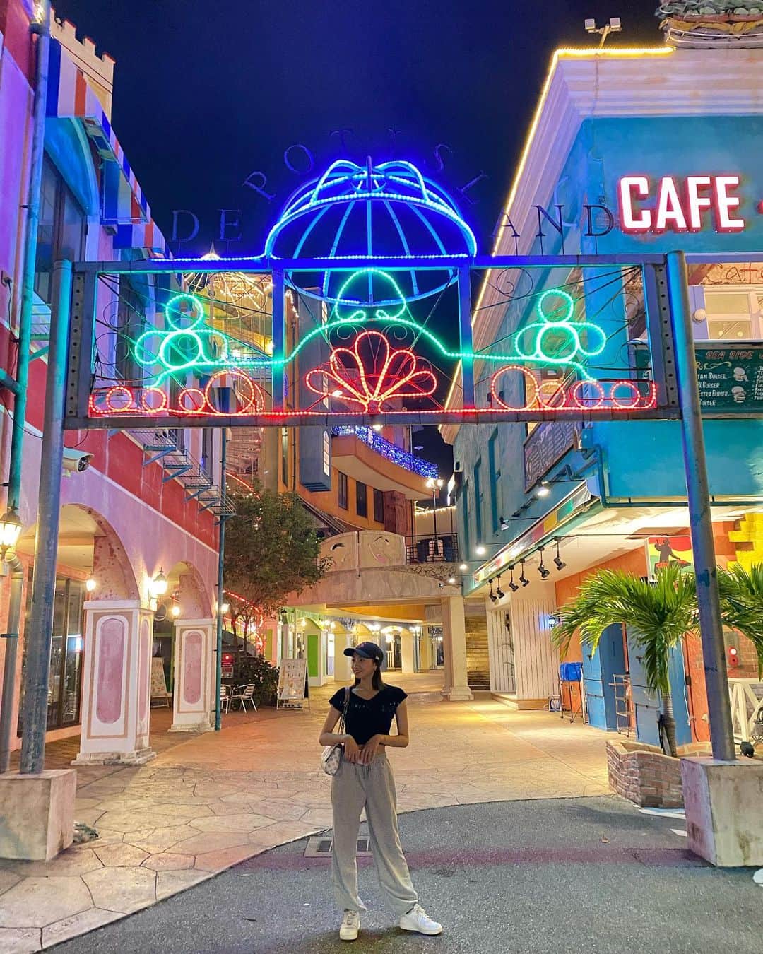 大岩千未来のインスタグラム：「. だいすきな親友と沖縄旅行🌺」