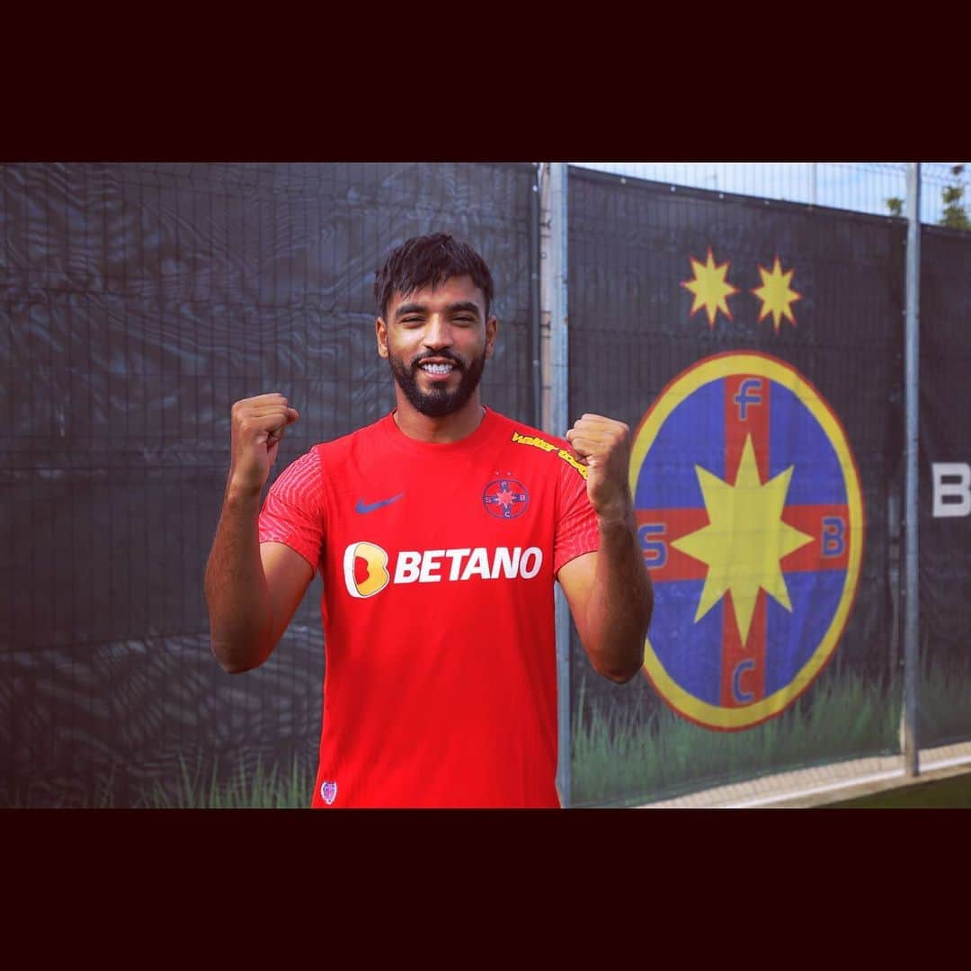 ビレル・オムラニのインスタグラム：「🙌🏽❤️💙#bucharest#fcsb」