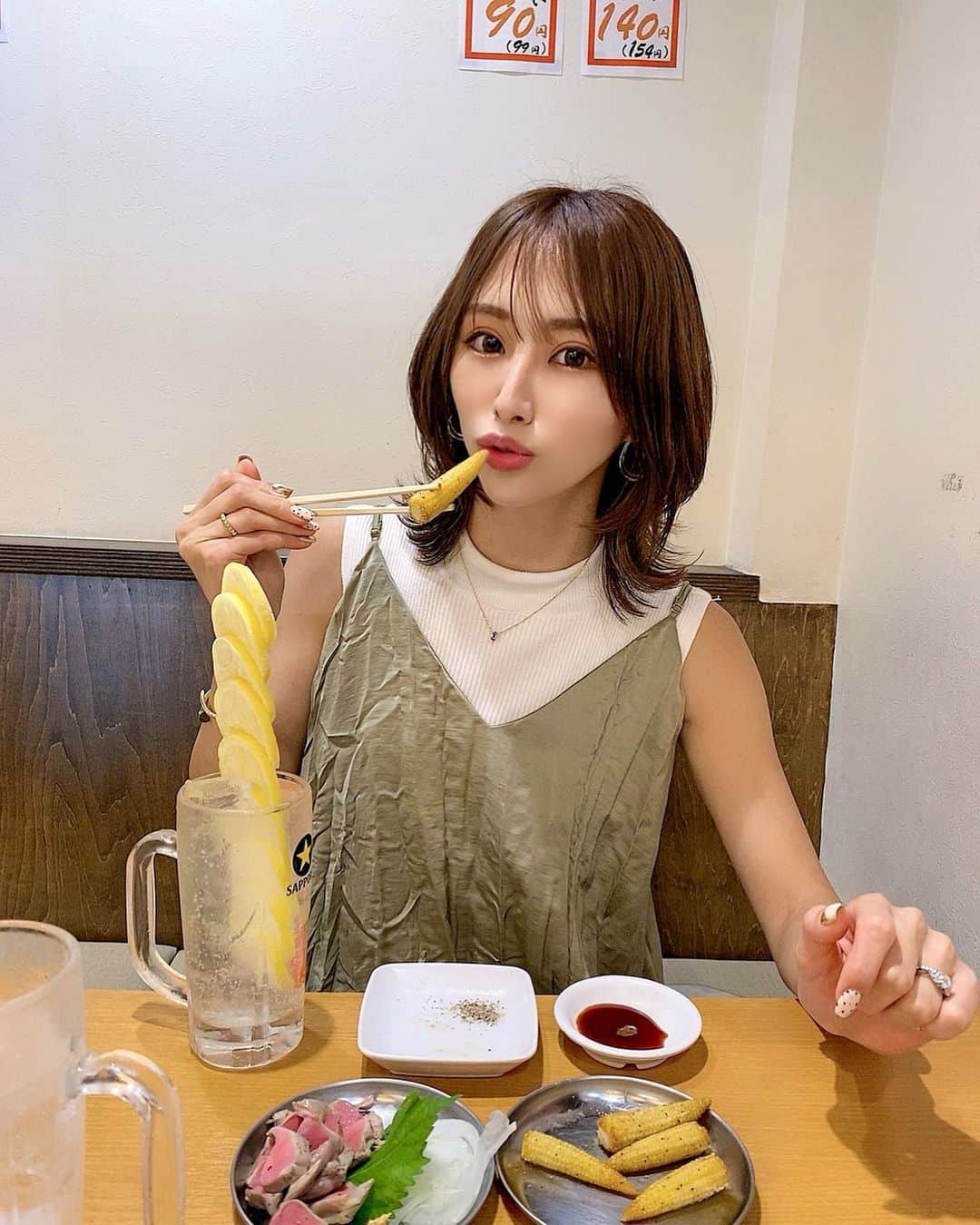 一ノ瀬恋のインスタグラム：「せんべろ居酒屋🏮 夫の趣味です🍻 ちなみにここに来る前にお鮨食べててハシゴ酒🍶  #中野居酒屋  #中野飲み」