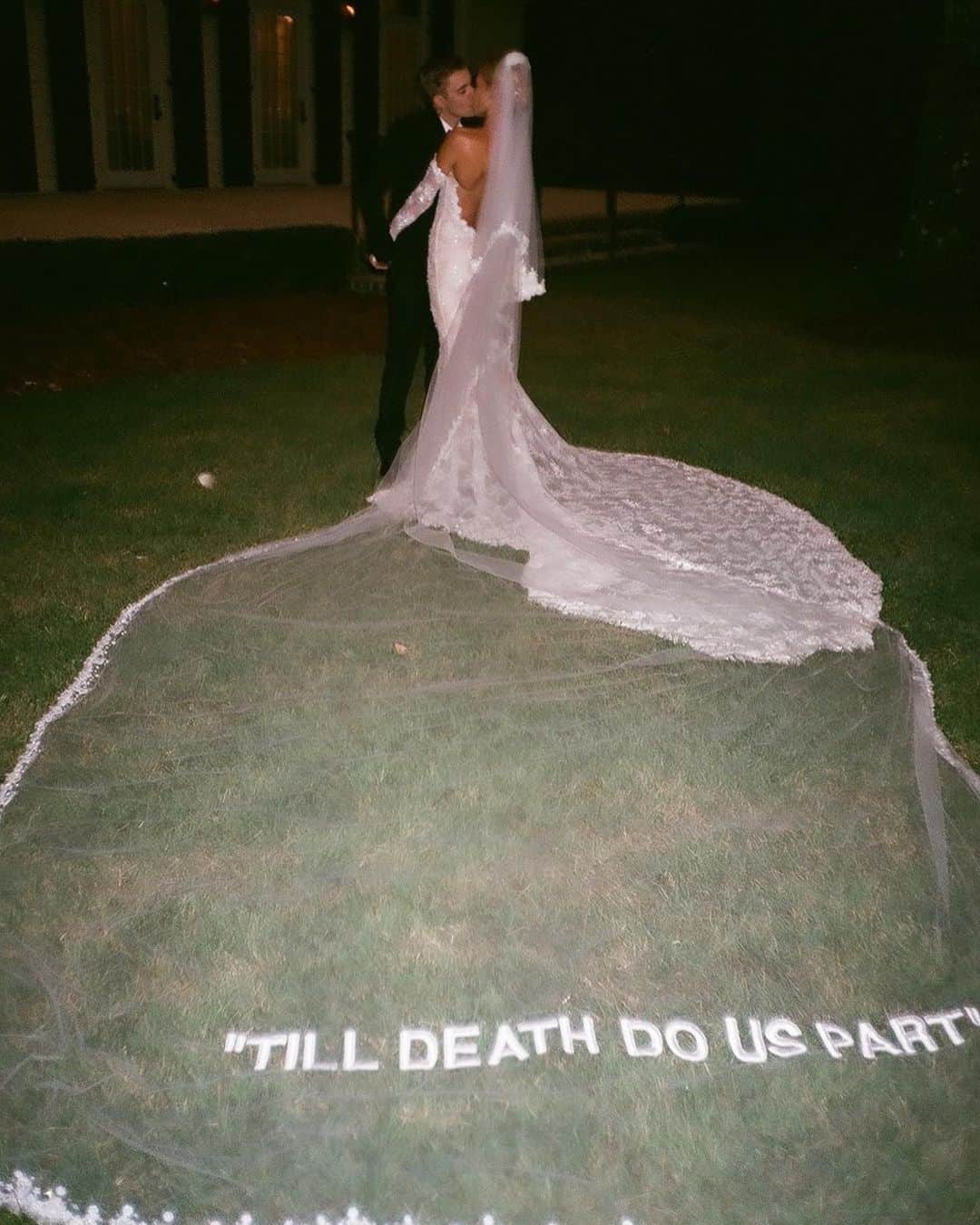 ハイレイ・ロード・ボールドウィンのインスタグラム：「4 years married to you. the most beautiful human I’ve ever known... love of my life. Thank God for you. 🤍🥂」