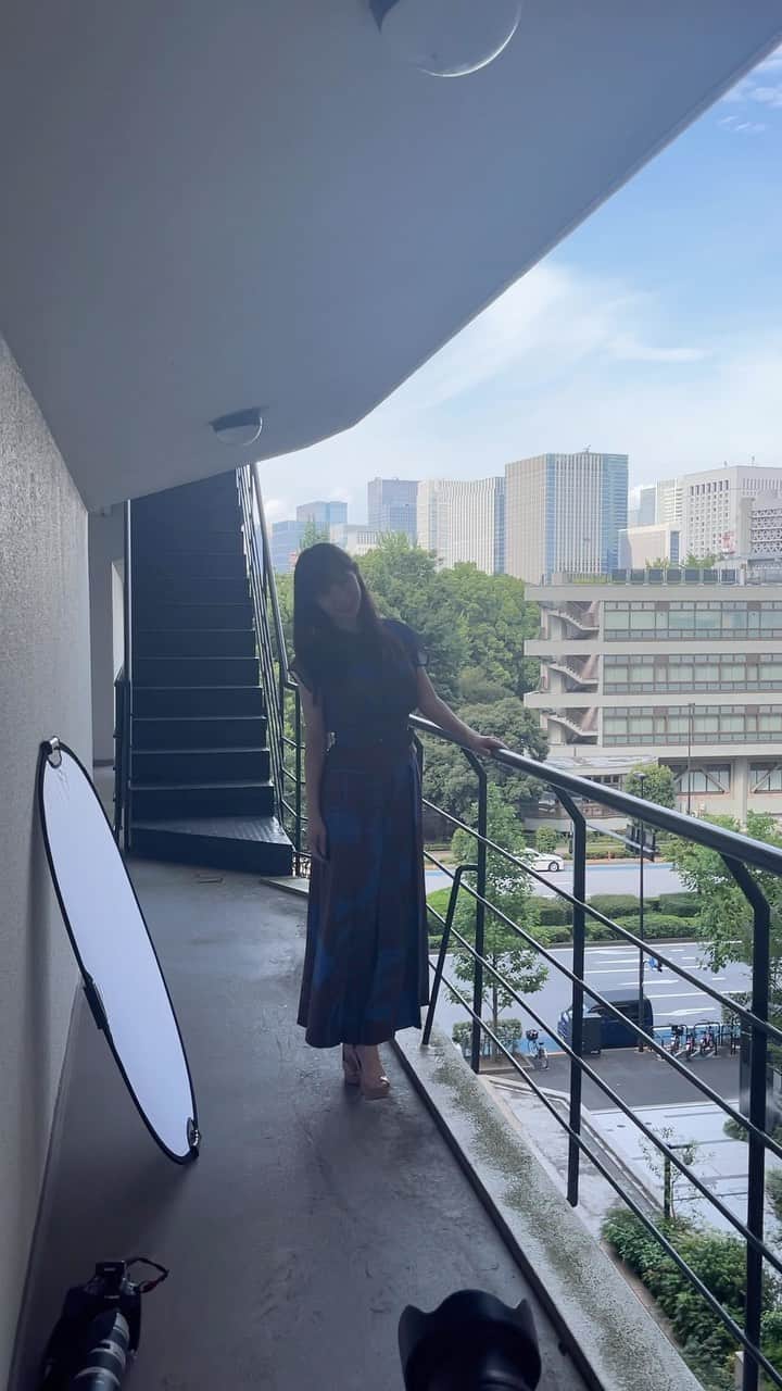 塩地美澄のインスタグラム：「【🍀写真集あさって発売です🍀】 おはようございます!  今朝の東京中日スポーツさんに 取材していただいた記事が 掲載となっていますー！！  ✅8/26イメージDVD「艶やか美」発売  ✅9/16写真集『瞬間（とき）』発売 ※プロフィール欄からご予約可能です  ✅9/17  15時〜写真集お渡し会in書泉ブックタワー  ✅9/18 はなまる撮影会　出演 #塩地美澄」