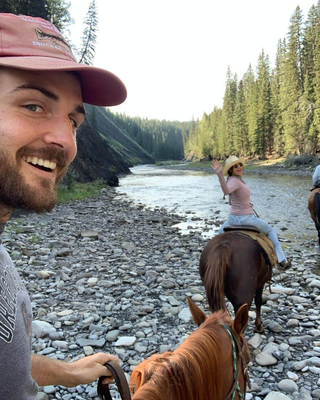 ボー・マーショフのインスタグラム：「I want to be Josey Wales but I smile too much. #alberta #horses」