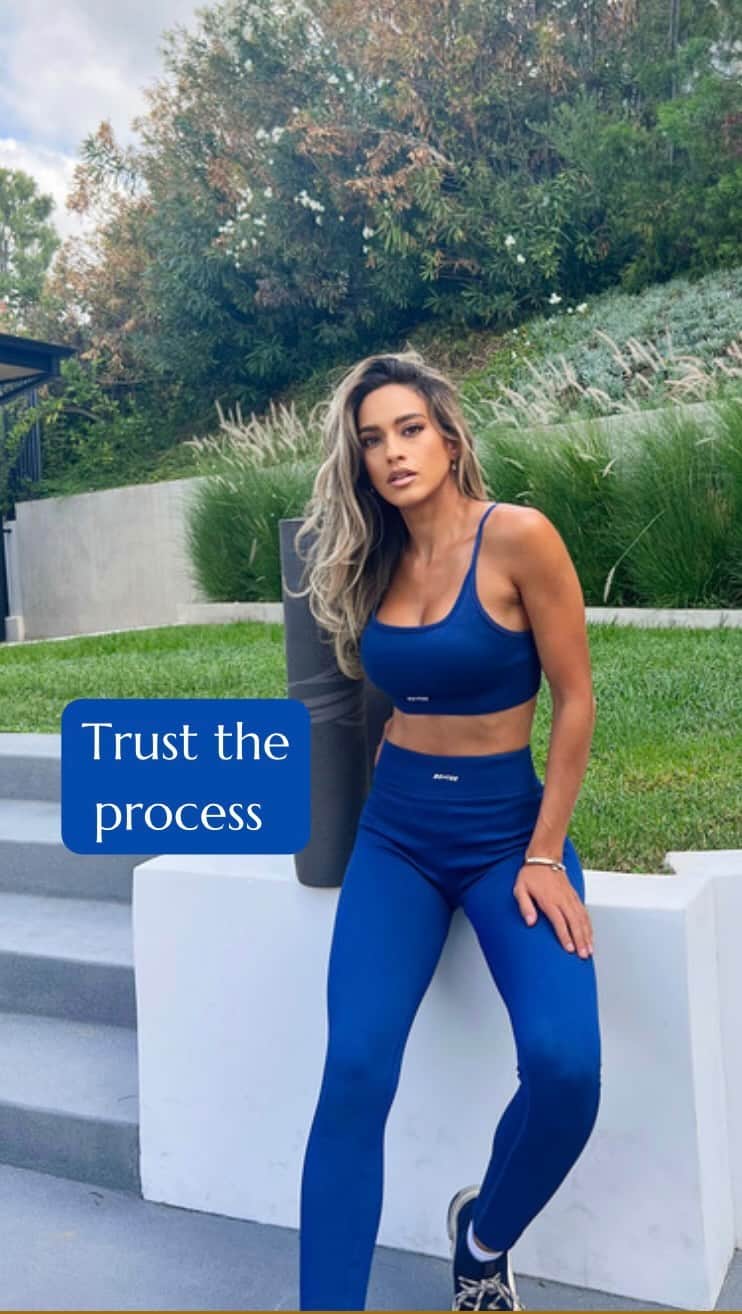 Sarah Mundoのインスタグラム：「This is a reminder to breathe. Trust the process. DM for info on my yoga and wellness practices.  #yoga #mom #health #wellness #postpartum」