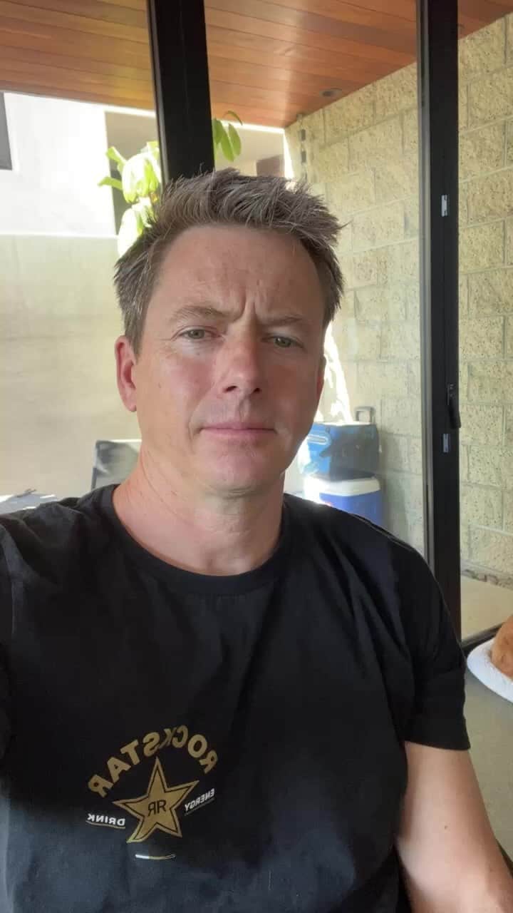 タナー・フォウストのインスタグラム：「Five minutes to join the chat! Link in the bio! support @drivetowardacure !!❤️」