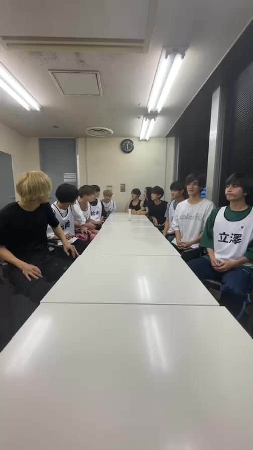 VOYZ_BOY_officialのインスタグラム：「定期公演直前生配信✨」
