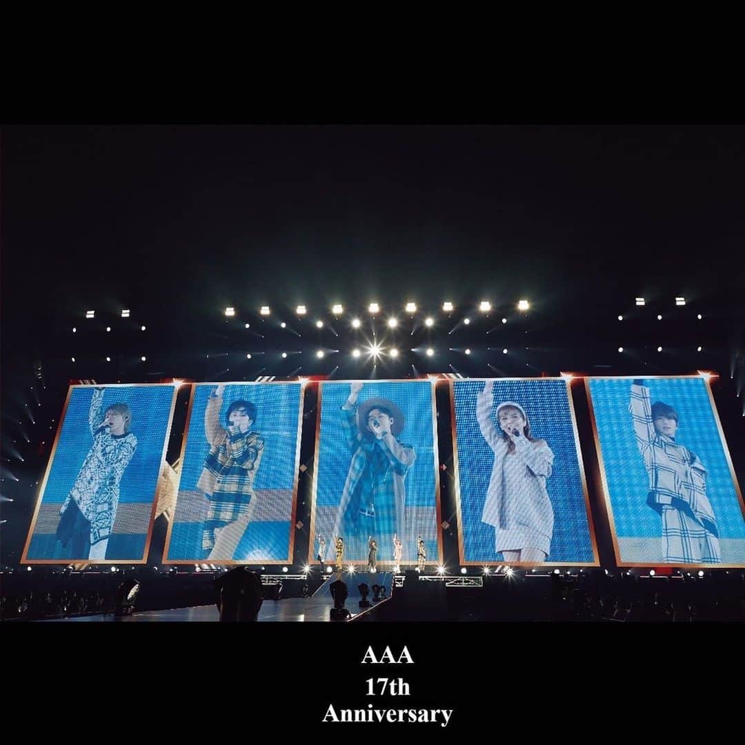 與真司郎のインスタグラム：「デビュー17周年✨  ここまで応援してくださったファンの皆さん 本当にありがとうございます🙇‍♂️  AAAは、現在活動休止中ですが、 皆さんの前でまた歌える日が来ることを楽しみにしています👍  あっ‼️‼️ YouTubeにて、 「AAA DOME TOUR 15th ANNIVERSARY -thanx AAA lot-」DVD&Blu-rayの中から厳選したLIVE映像が9/15まで公開されているので、 ぜひチェックしてみてください😆  #AAA #AAA17thAnniversary #與真司郎」