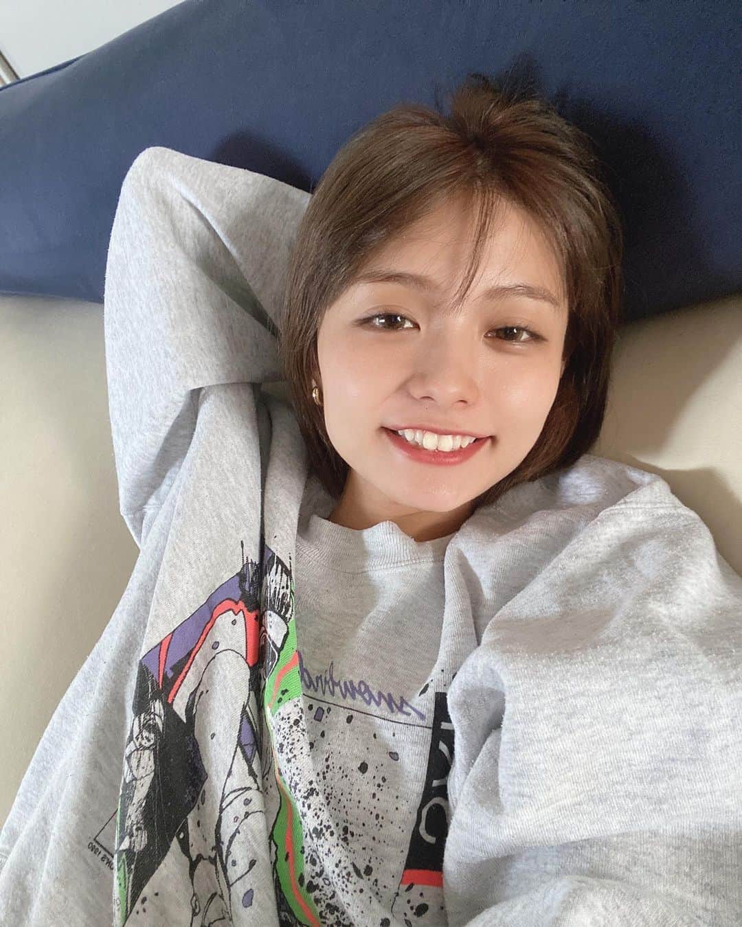 足立佳奈のインスタグラム：「やほーっ🦕  ひさびさだー。みんな元気にしてるかなぁ？」