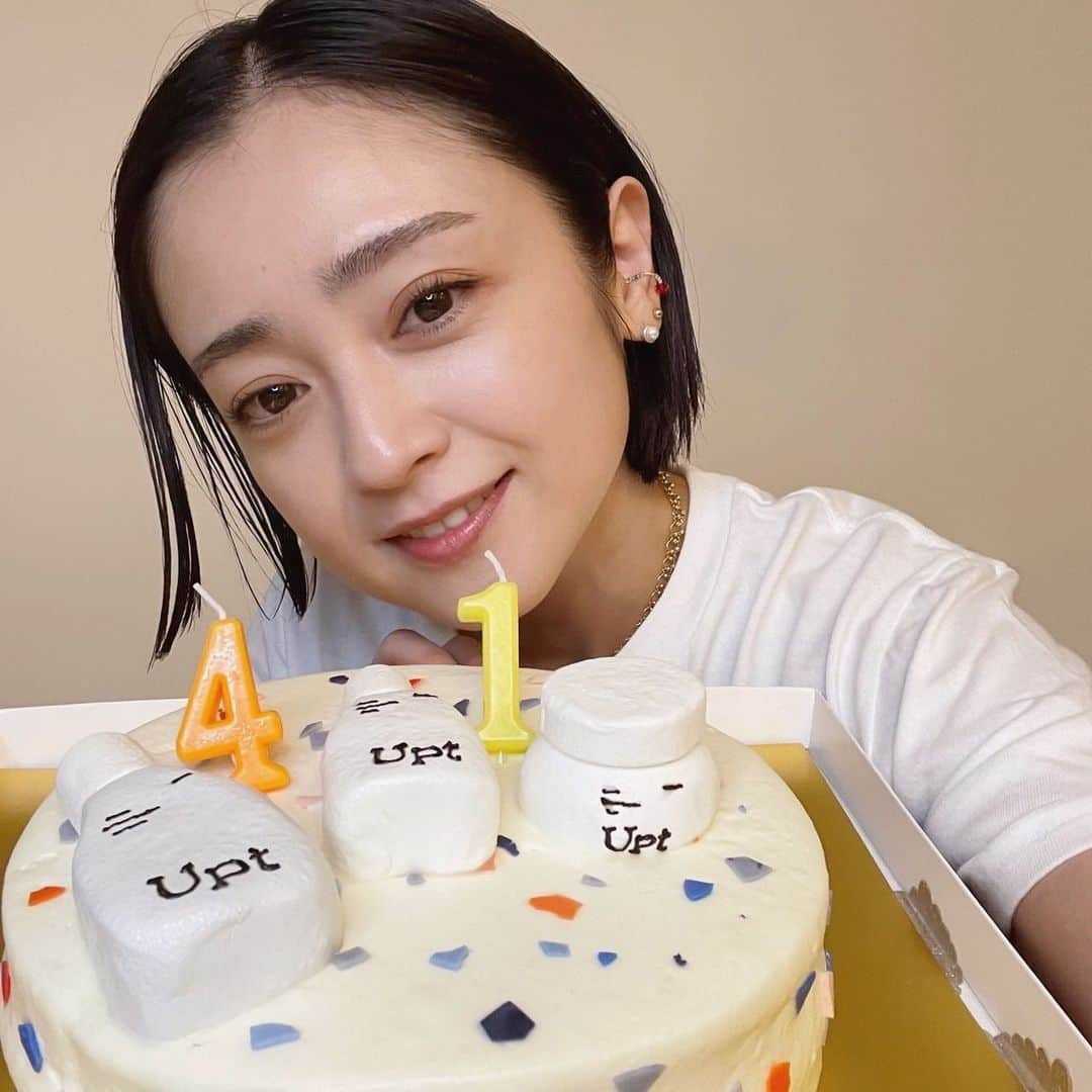 安達祐実さんのインスタグラム写真 - (安達祐実Instagram)「🤍🧡💙 誕生日。 Uptもネットでの販売開始。 どきどきするなぁ。」9月14日 19時14分 - _yumi_adachi