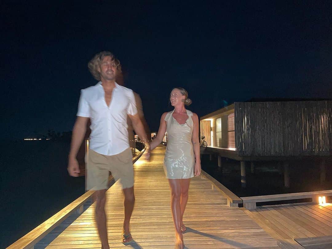 イモージェン・ケアンズのインスタグラム：「Time well spent 🌚 #patinamaldives @patinamaldives」