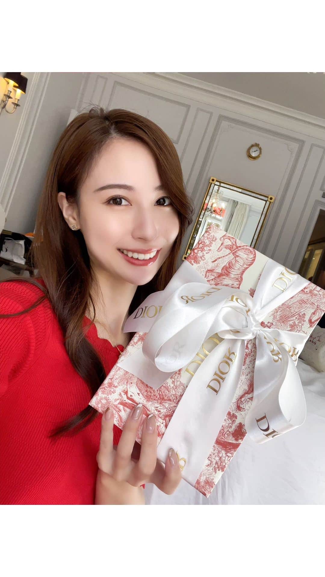 のインスタグラム：「フランス購入品発表会🇫🇷  #フランス旅行 #dior #chanel #celine  #プラザアテネ #イメージコンサルタント #Dior本店 #パリ旅行  #エルパト #plazaathenee  #フランス女子旅」