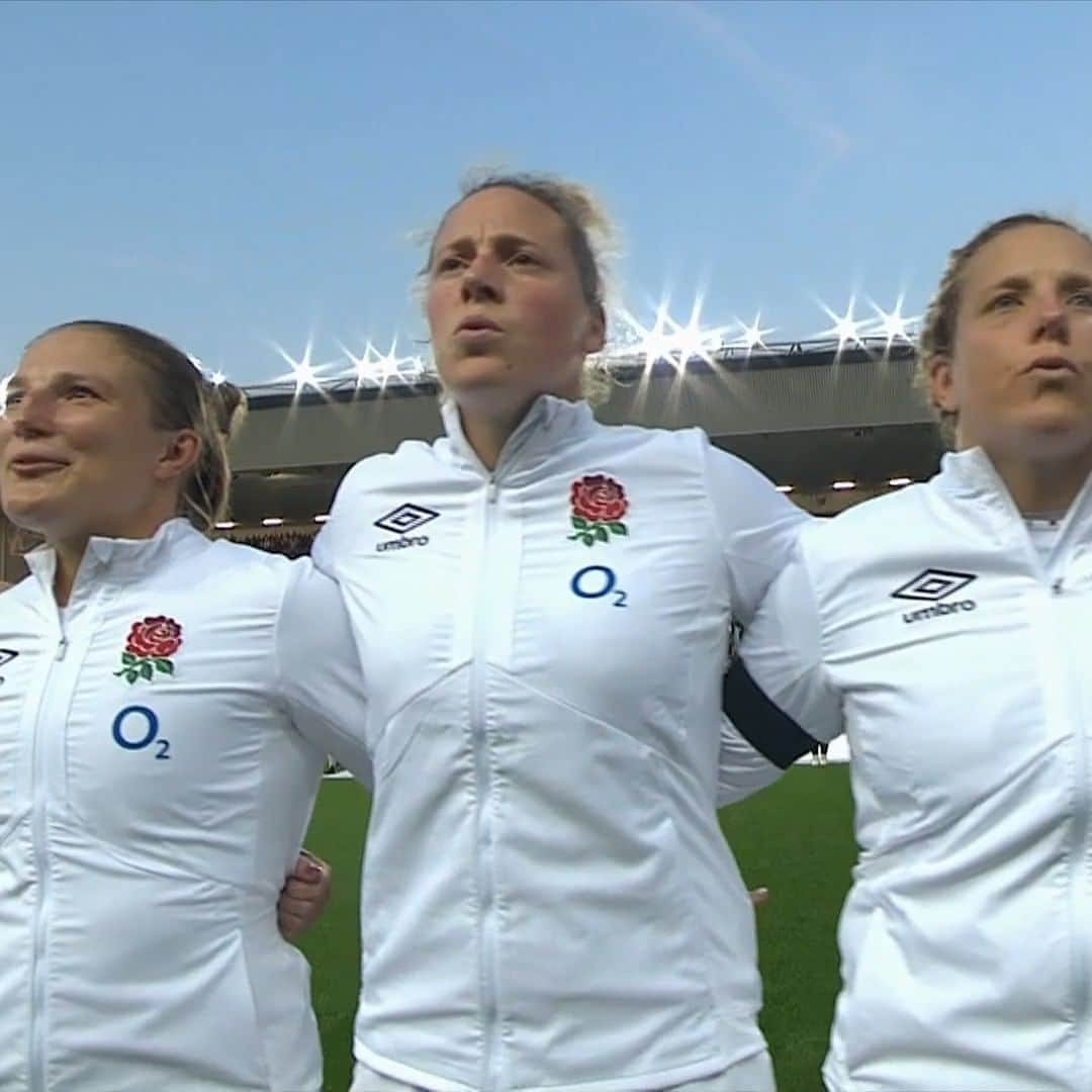 ラグビーイングランド代表のインスタグラム：「An England Rugby team and crowd sing "𝘎𝘰𝘥 𝘚𝘢𝘷𝘦 𝘵𝘩𝘦 𝘒𝘪𝘯𝘨" for the first time 🌹  #ENGvWAL」