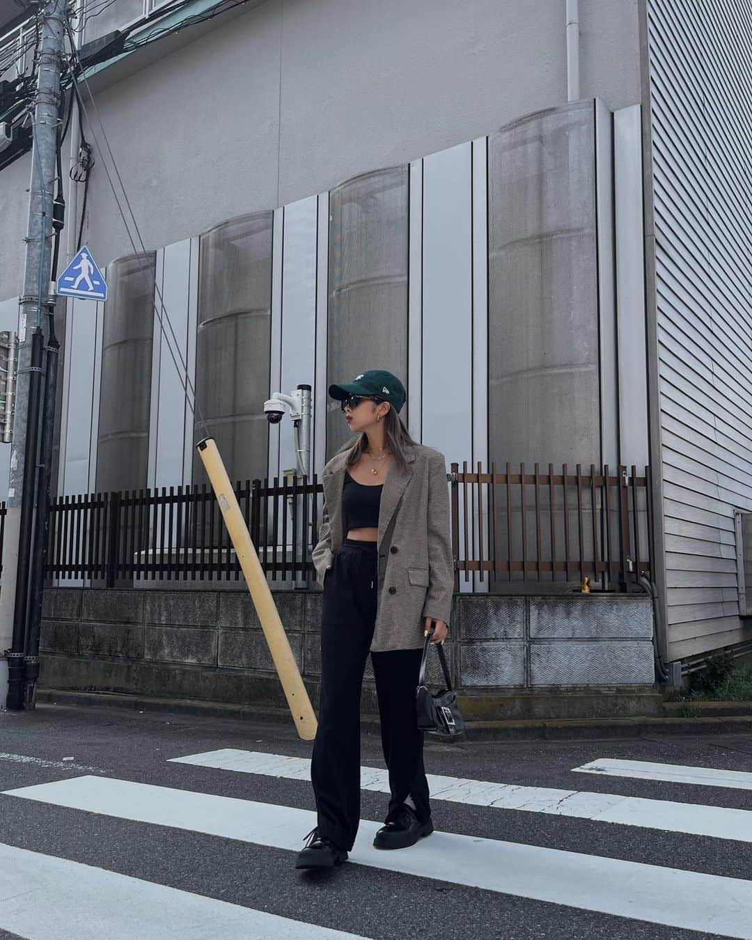 Airi Shibuyaのインスタグラム：「まだ暑いけど、夜は過ごしやすいこのくらいの時期がすき🍂🤎 . #autumn#outfit#秋服#ジャケット」