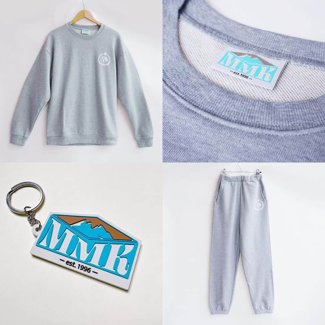 chelmicoのインスタグラム：「鈴木真海子単独公演終了🪴 ライブ衣装として着用した mmk emblem sweat shirts/pants 受注 &  mmk rubber keychain 販売スタート🐶  〈受注アイテム〉 ・mmk emblem sweat shirts (M/L/XL) ・mmk emblem sweat pants (M/L/XL)  Design by @aaairyo    🛒受注期間　9.21(水)23:59まで  📦配送スケジュール 10月下旬～11月上旬より順次発送予定   〈追加販売アイテム〉 ・mmk rubber keychain  🏪 鈴木真海子 official shop https://store.wmg.jp/collections/suzukimamiko/」