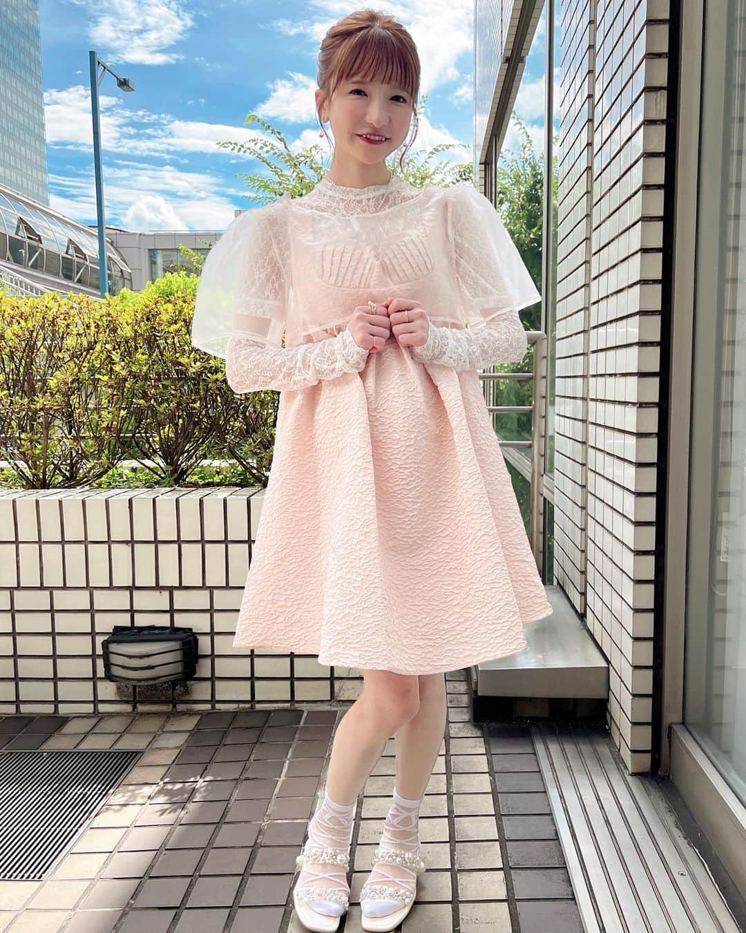 のインスタグラム：「ピンク大好き💓🎀  shoes @randa_pic  #ピンク大好き#リンガーハット#YouTube#ピンクコーデ #ポニーテール#ポニテ  #もえあず#大食い」