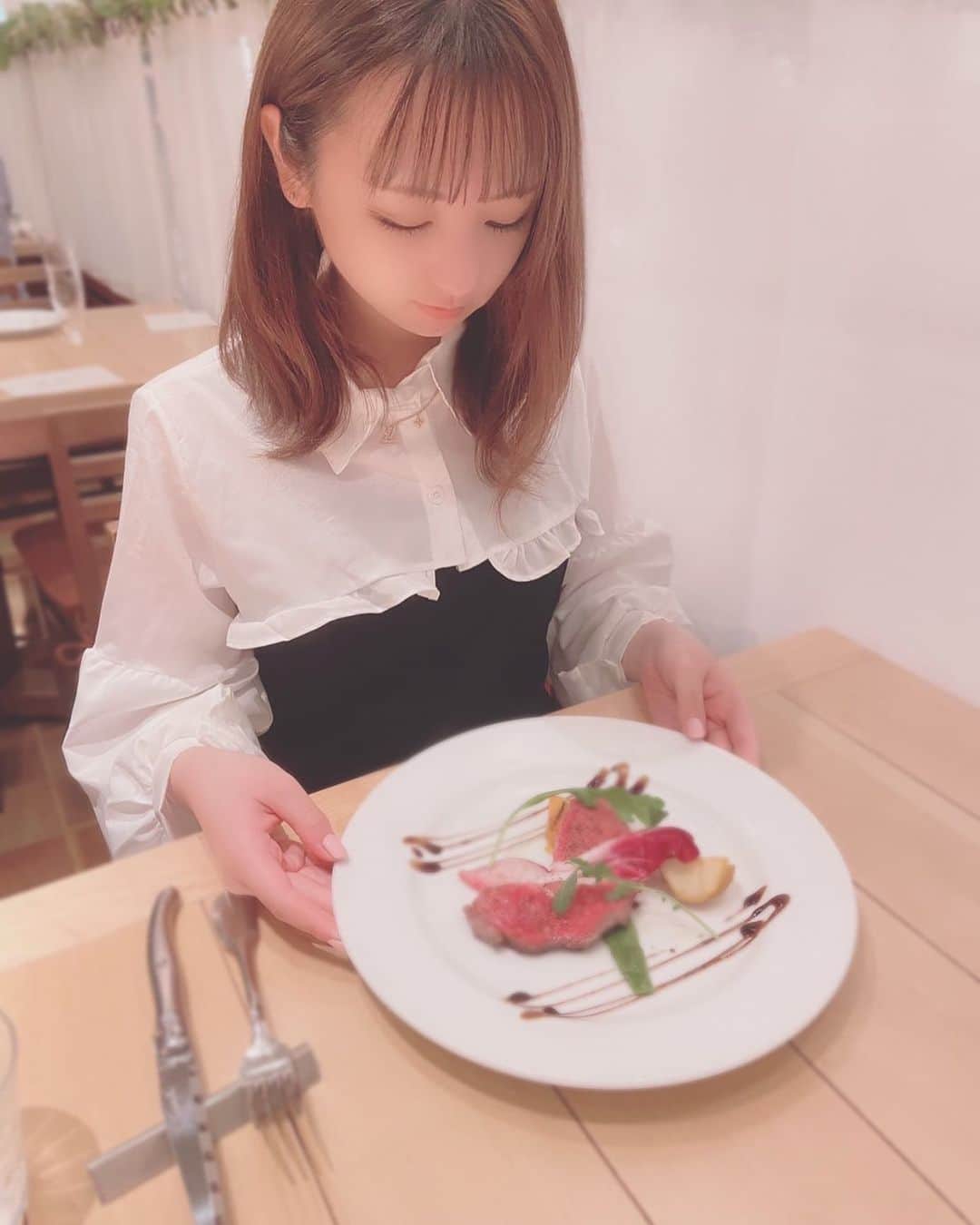 深野ひなのインスタグラム：「美味しそうでしょお肉✨  #コース料理 #肉 #横浜」