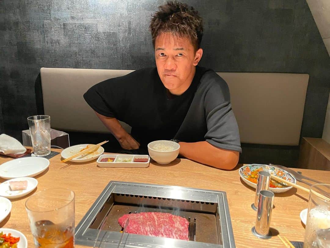 まさちゅうさんのインスタグラム写真 - (まさちゅうInstagram)「百獣の王と肉を食べる🍖  今まで食べた肉で1番美味しかったです。ご馳走様でした！  武井さんめちゃくちゃええ人で話しやすいし最高や。また一緒に仕事できるように頑張ろ🎮 #武井壮」9月14日 23時25分 - masachu39