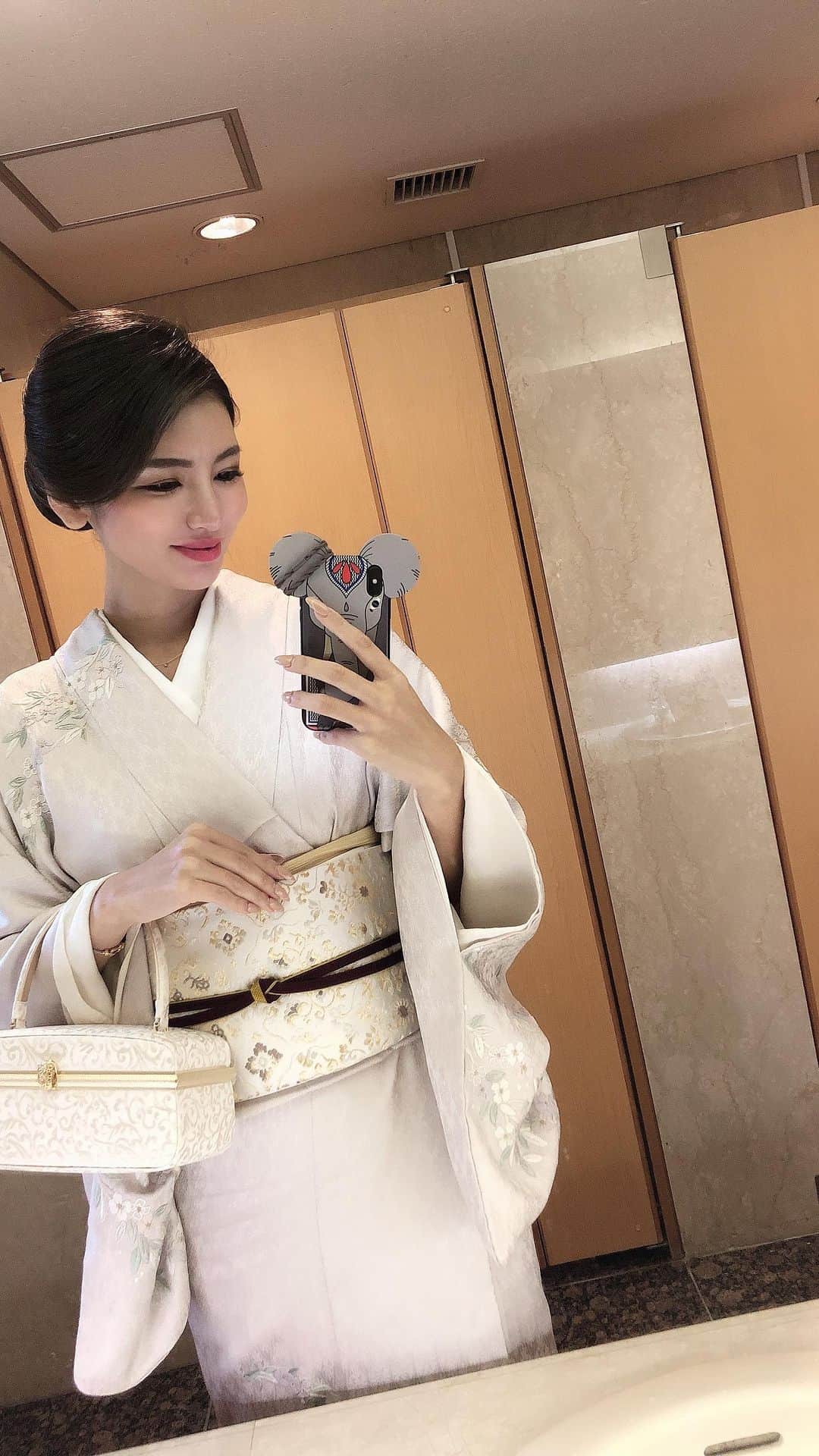 奈保のインスタグラム：「👘🍁 . . . . #kimono#着物#京都#和装#着物ヘア#着物コーディネート#和装ヘア#reel#リール#kyoto#japan#japantravel#japanese#紅葉」