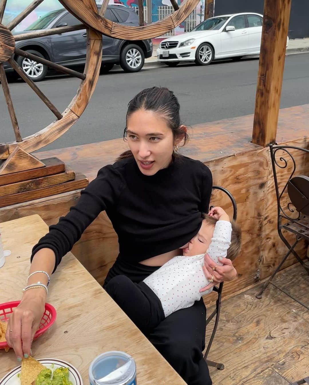 ジュリー・ロッシュさんのインスタグラム写真 - (ジュリー・ロッシュInstagram)「Breastfeeding is one my favorite  way Elio and I connect💕 It was also the hardest thing I had to go through at the beginning! It was extremely painful for me just clueless about everything and I was so worried if he was getting enough milk since that was the only source of nutrition he was getting. But thanks to my amazing friend @livlogolding and Stephanie from @lactationnetwork Helped me every step of the way until I was a happy mama who loves Breastfeeding💗💗💗 and I hope people talk about it more and can be more educated than I was! #breatsfeeding #breastfeedingawareness」9月15日 13時53分 - julierochemiya