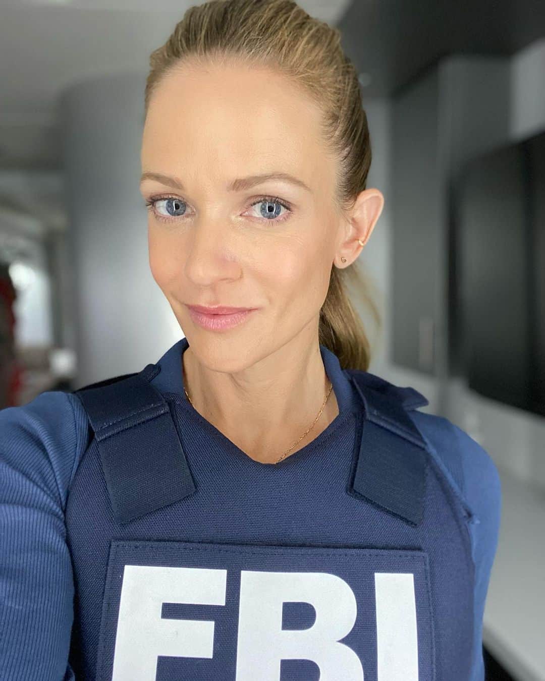 A・J・クックのインスタグラム：「JJ’s baaaaaaaack!!! And it feels so good. Criminal Minds:Evolution set to stream on Paramount+ ✨ More details to come….. #criminalminds #evolution #tv #firstlook #reunited #paramountplus」