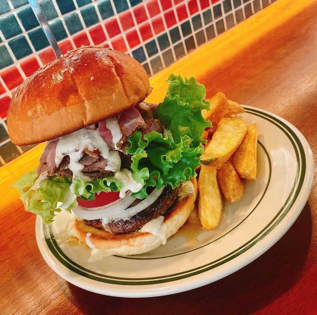 原つむぎさんのインスタグラム写真 - (原つむぎInstagram)「こないだ食べたハンバーガー🍔 ボリューム満点でめっちゃおいしかった🤤✨  #ギオット #奥沢グルメ #自由が丘グルメ #ハンバーガー #つむグルメ」9月15日 7時14分 - haratsumugi