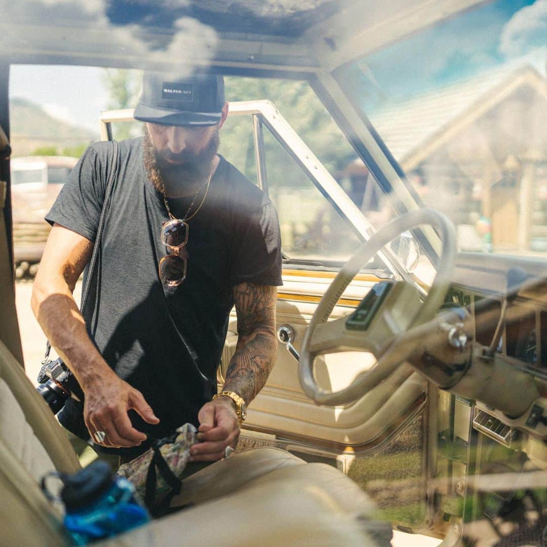 ネイサン・アンダーソンのインスタグラム：「@waltersky.co stuff with @scottjamesjewelry coming soon…  📸 @wheretowillie」