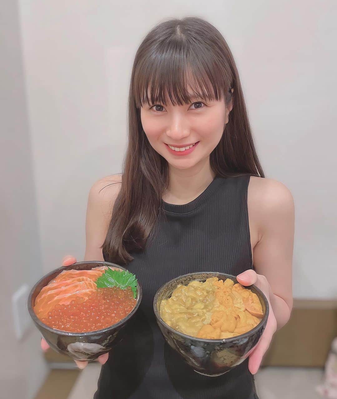 高瀬友規奈のインスタグラム：「You can easily tell how happy I am to be about to dig in them😘 Nothing can be compared to amazing seafood in Hokkaido! ・ ・ ・ 海鮮丼最高in北海道 #hokkaido」