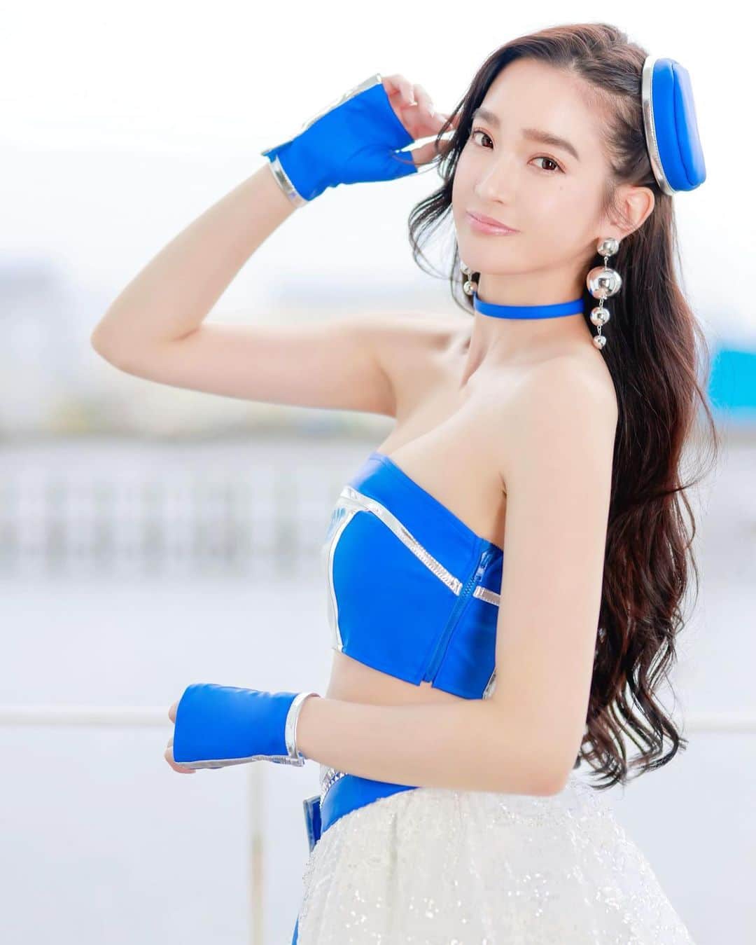 太田麻美のインスタグラム：「【日本レースクイーン大賞コスチューム部門】ファイナルステージへ進出しました✨ 投票して下さった皆さん本当に有り難うございます🙇‍♀️💙❤️ ファイナルステージの投票は、23日迄です❤️‍🔥 SARDは、2020年に初のグランプリを受賞させていただき今年はグランプリ二冠を目指してます🏆🏆 かおりんさん、メンバー3人で沢山話し合って沢山こだわりの詰まったコスチューム✨ 皆さん是非、投票宜しくお願いします🙇‍♀️  【投票方法】  1️⃣ギャルズ•パラダイス公式サイト 会員様1人1回の投票が可能で、投票ポイントは通常会員様10pt、プレミアム会員様20pt！ 2️⃣日本レースクイーン大賞公式サイト 無料登録で1日1回0.5pt 3️⃣9月20日ギャルパラTVまたは、オープンレックTVにて政見放送 視聴者投票10pt  #racequeen #rq #costume #kobelco #kobelcogirls #tgrteamsard #日本レースクイーン大賞 #コスチューム #レースクイーン #コベルコガールズ」