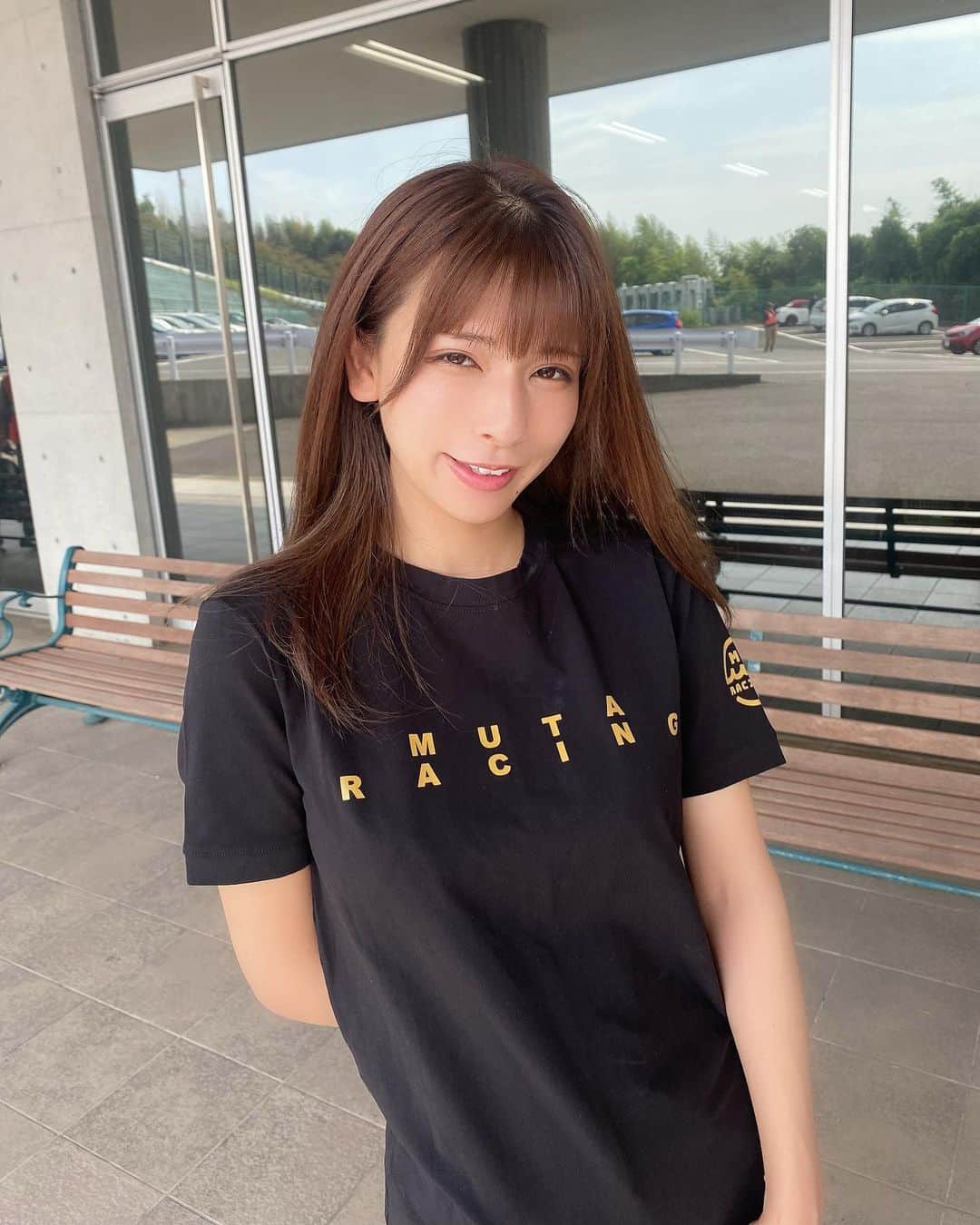 のインスタグラム：「❥ 明後日からSUPER GT Rd.6 SUGO . . mutaracingのグッズが レース開催時に販売されています♡ @muta_racing  @mutaracing_wear  . . 前に案内したバッグや 今回紹介しているTシャツ、タオルやキャップなどもあるのでぜひ覗いてみてくださいॢ˘͈ ᵕ˘͈ ॢ . . . . #muta #mutamarine #mutaracing #mutagolf #tシャツ #supergt #sgt #スーパーgt #スーパー耐久 #s耐 #super耐久 #tシャツコーデ #レースクイーン #racequeen #rq #鈴鹿サーキット #サーキット女子 #レース好き #fashion #bikegirl #gt300」