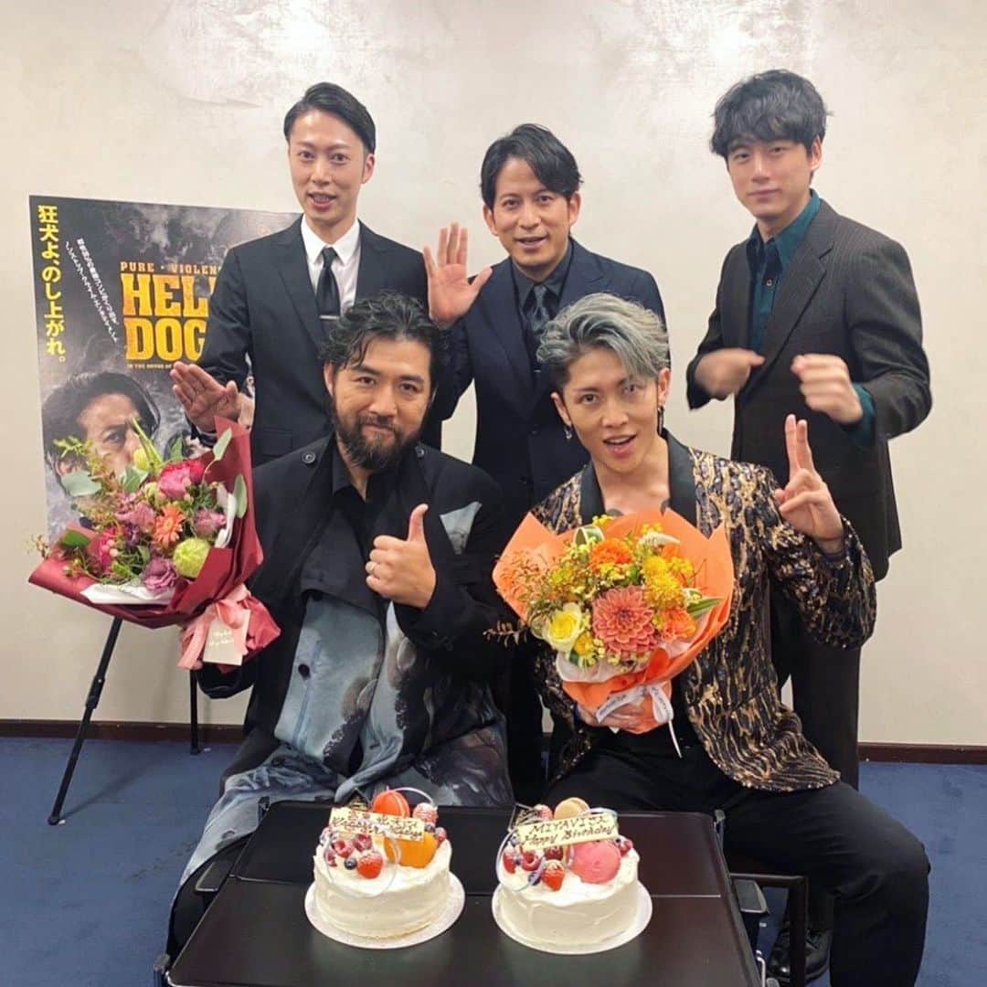 雅-MIYAVI-のインスタグラム：「Welcome to #TOSHOKAI   ☠️  ようこそ、東鞘会へ。  笑  映画「ヘルドックス」宣伝チーム＆男子部のみんなにお祝いしていただきました（同じ９月生まれの熊さんと🐻）  いよいよ明日公開 みなさん劇場で会いましょう」