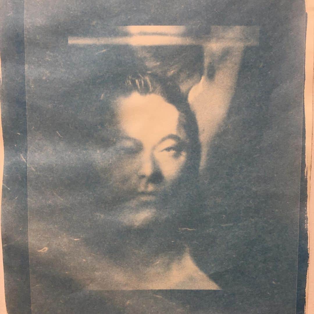 花代さんのインスタグラム写真 - (花代Instagram)「青旗本屋さんで 青年礒谷くんの顔の 青写真の新作を発表中」9月15日 14時39分 - hanapooo
