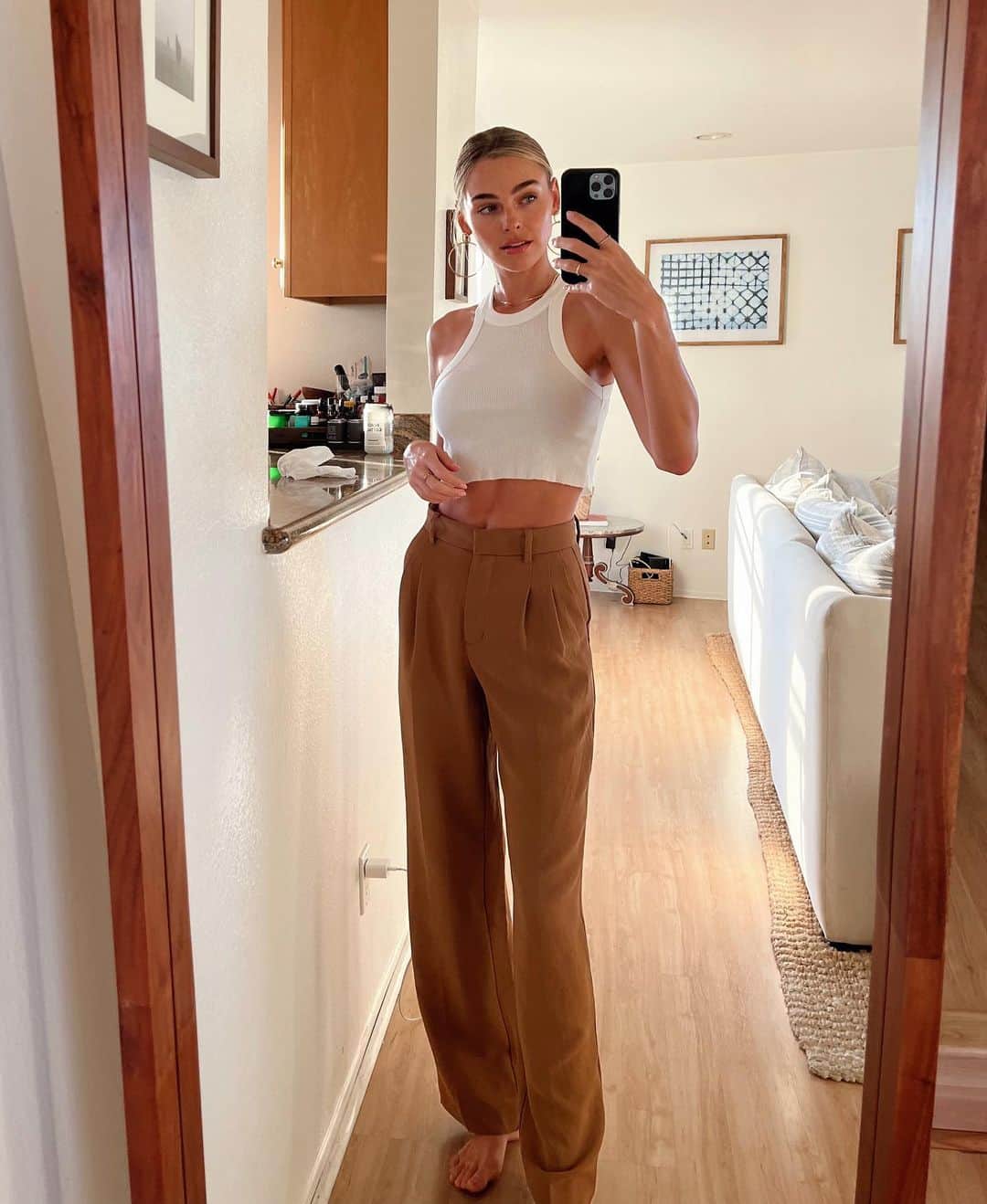 Elizabeth Turnerのインスタグラム：「study break 📚 finals week 😋🧠   Love u Virgo pal @dierdre_friel」
