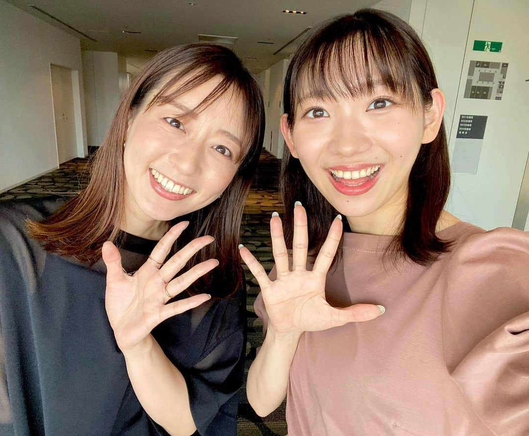 小林茉里奈のインスタグラム：「🍙 けさのまいさんとの朝ごはんゆるゆるボイスマ配信見てくださった方ありがとうございました☺️！！  今回はまいさんTGC出演の裏話や、車の運転の話、FBSアナウンサーのtiktokの話など…思いつくままにゆるゆる喋り倒しました〜🌟  YouTubeのボイスマのチャンネルにアーカイブありますのでよかったら…😌✨  #fbs #福岡放送 #アナウンサー #伊藤舞 アナ #小林茉里奈 #生配信 #youtube #youtubelive #ユーチューブ #youtube配信 #ボイスマ #ラジオ #音声配信 #朝ごはん #tgc #tiktok」