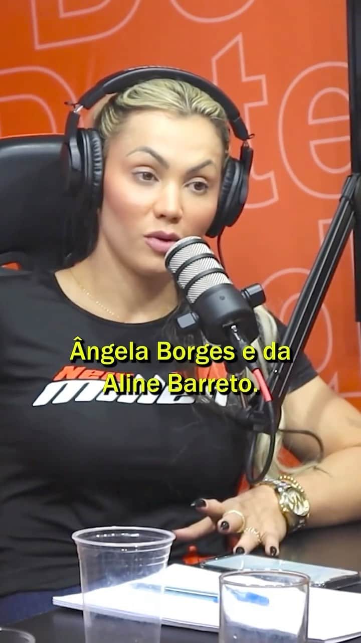のインスタグラム：「NÃO SE COMPAREM A NINGUÉM, MAS SIM, TENHAM SUAS INSPIRAÇÕES… 🙏🏻✨ eu como mulher sei como é bom e como me fazia bem e como me ajudou MUITO ter as minhas inspirações @angelaborgeswellness e @alinebarreto_oficial . Quando eu tinha preguiça olhava o YouTube delas, aprendia muito com elas, me inspirava ao ver o @fabiochiodini levando a Ângela até a falha. Lembro de um vídeo deles dois onde ela fazia passadas até quase não poder mais e no final ele a colocava em isometria e dizia “enquanto vc está aqui elas estão lá fora fazendo melhor do que vc… vai desistir?” e a Ângela no auge do treino com uma raça tremenda dizia NÃO !!!! E bancava aquele treino até o final. E hoje eu digo e sei como faz diferença TER UMA INSPIRAÇÃO!!!! Tenham sim, seja no shape, no trabalho, na vida pessoal e até mesmo na família . Tenham suas inspirações . Eu sempre digo pra mim mesma. Se um dia eu conseguir ter metade do coração doce que a minha mãe @sheilawinkler_ tem vou me considerar a pessoa mais completa desse mundo . Inspirações te fazem ter aquela mão para levantar que muitas vezes falta de quem está perto. Seja amor, seja leve e queira sim sempre o melhor por vc ❤️🙏🏻」