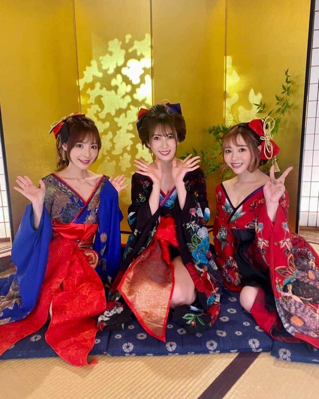 小倉由菜さんのインスタグラム写真 - (小倉由菜Instagram)「2023年2月22日発売、『龍が如く 維新！ 極』に少し出演してます！ 大好きな龍が如くに出演できてこの上ない喜び🥹🧡🧡 詳細は後日お知らせします！  波多野結衣さんと桃乃木かなさんと オフショット💗」9月15日 18時28分 - ogura_yuna