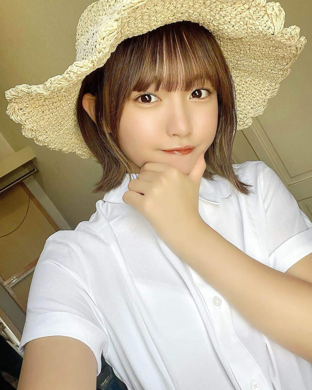 のインスタグラム：「👒︎︎☁📷🍃´-  ・  オフショットチラ見せ·˚ˎˊ˗  まだまだ沢山あるよ〜  撮影初日のあんちゃんです🌤」