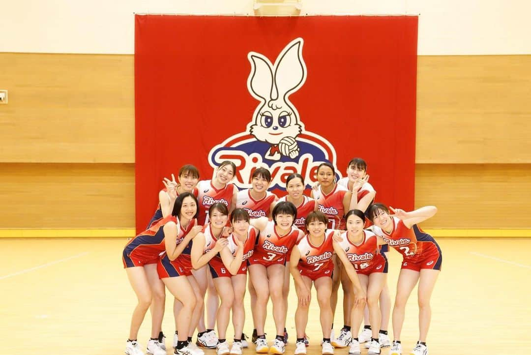 入澤まいのインスタグラム：「🐰🏐 . Newユニホーム✨ . #日立Astemoリヴァーレ🐰」