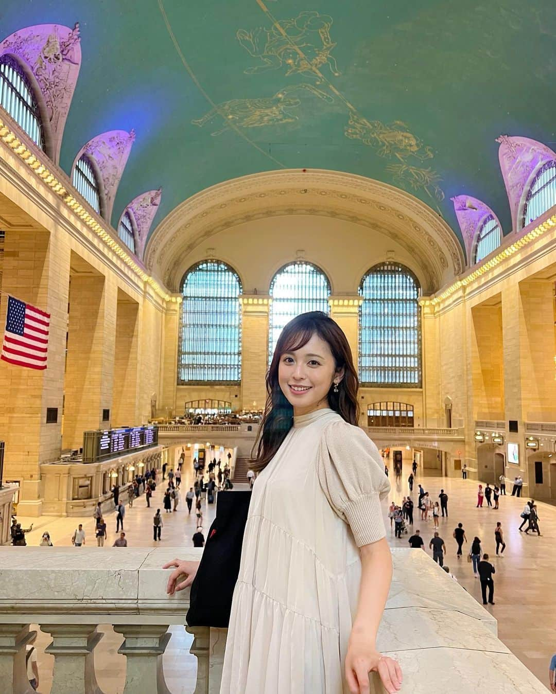 久慈暁子さんのインスタグラム写真 - (久慈暁子Instagram)「* Grand Central Terminal🕰🇺🇸 初めてのニューヨークの地下鉄にドキドキしながら 駅に着いたら綺麗すぎてびっくり。 金箔で描かれた星座✨ NYの知り合いとランチしました🍽 * #grandcentralterminal  #newyork」9月15日 21時43分 - kuji_akiko