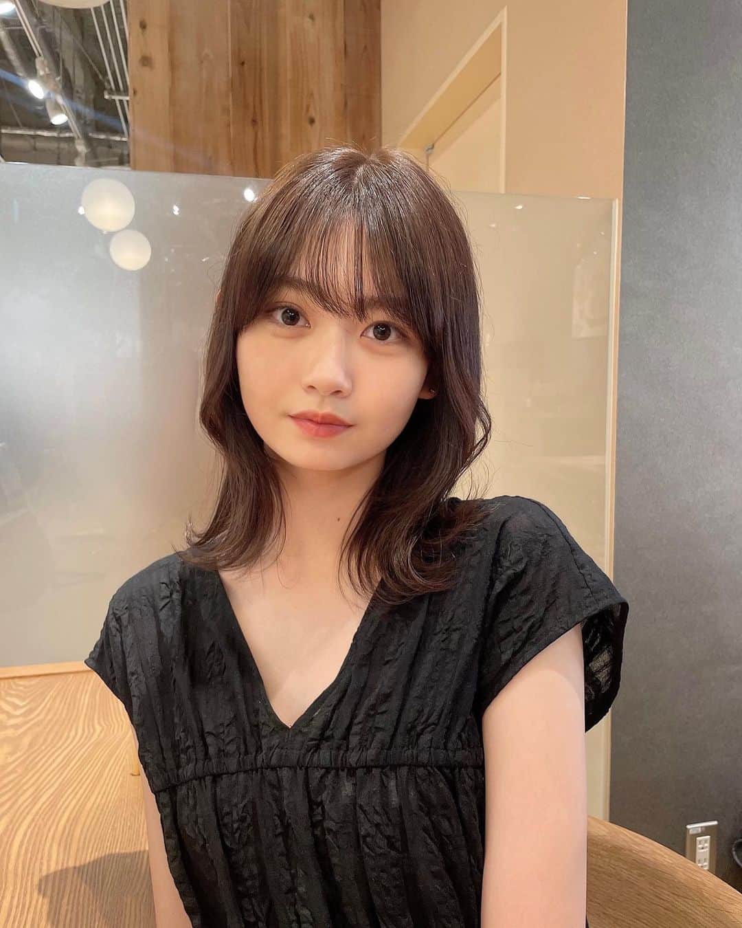 安村真奈のインスタグラム：「朝起きたら2.1万になってました！ ほんとに嬉しい！！有難うございます🤍 これからも頑張るので、ずっと見守ってくれたら嬉しいです^ ^  コメント返します🫠」