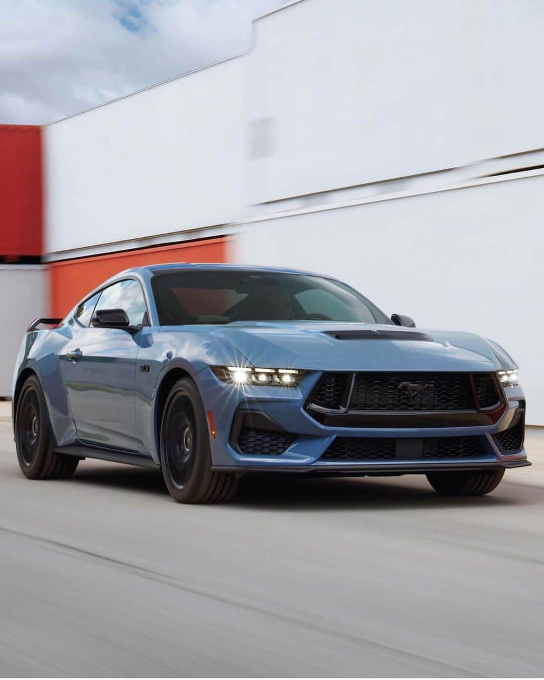 Amazing Carsのインスタグラム：「The all new 2024 Mustang is finally here! What are your thoughts on the S650 generation?  Photo via: @ford / @fordperformance   #Ford #Mustang #MustangGT #S650 #FordMustang」