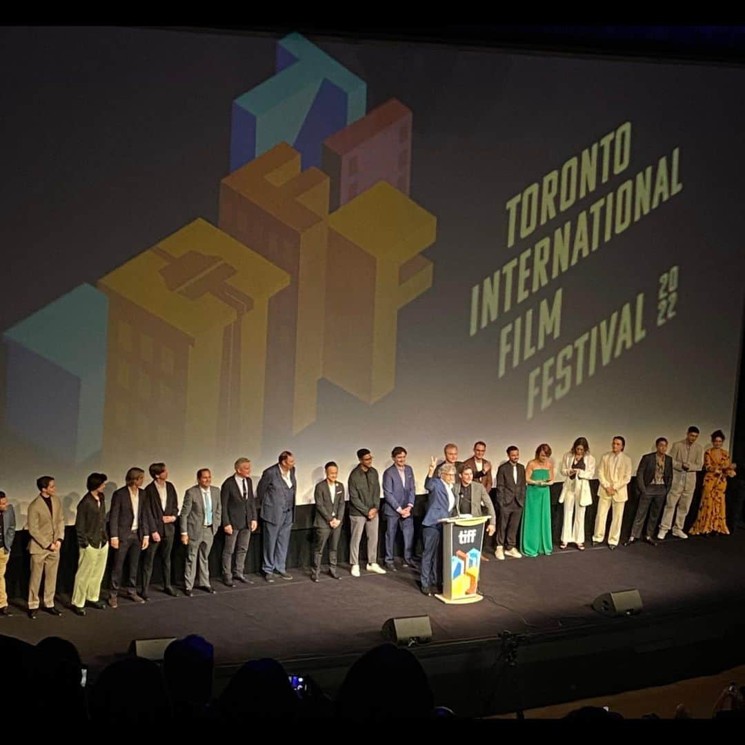 ジョー・アドラーさんのインスタグラム写真 - (ジョー・アドラーInstagram)「@tiff_net for The Greatest Beer Run Ever has been a blast - thank you thank you to all involved - @appletvplus and US theatres Sept 30!!   👕: @bode  👖: @amiparis  👞: @boss」9月16日 2時07分 - jpadler