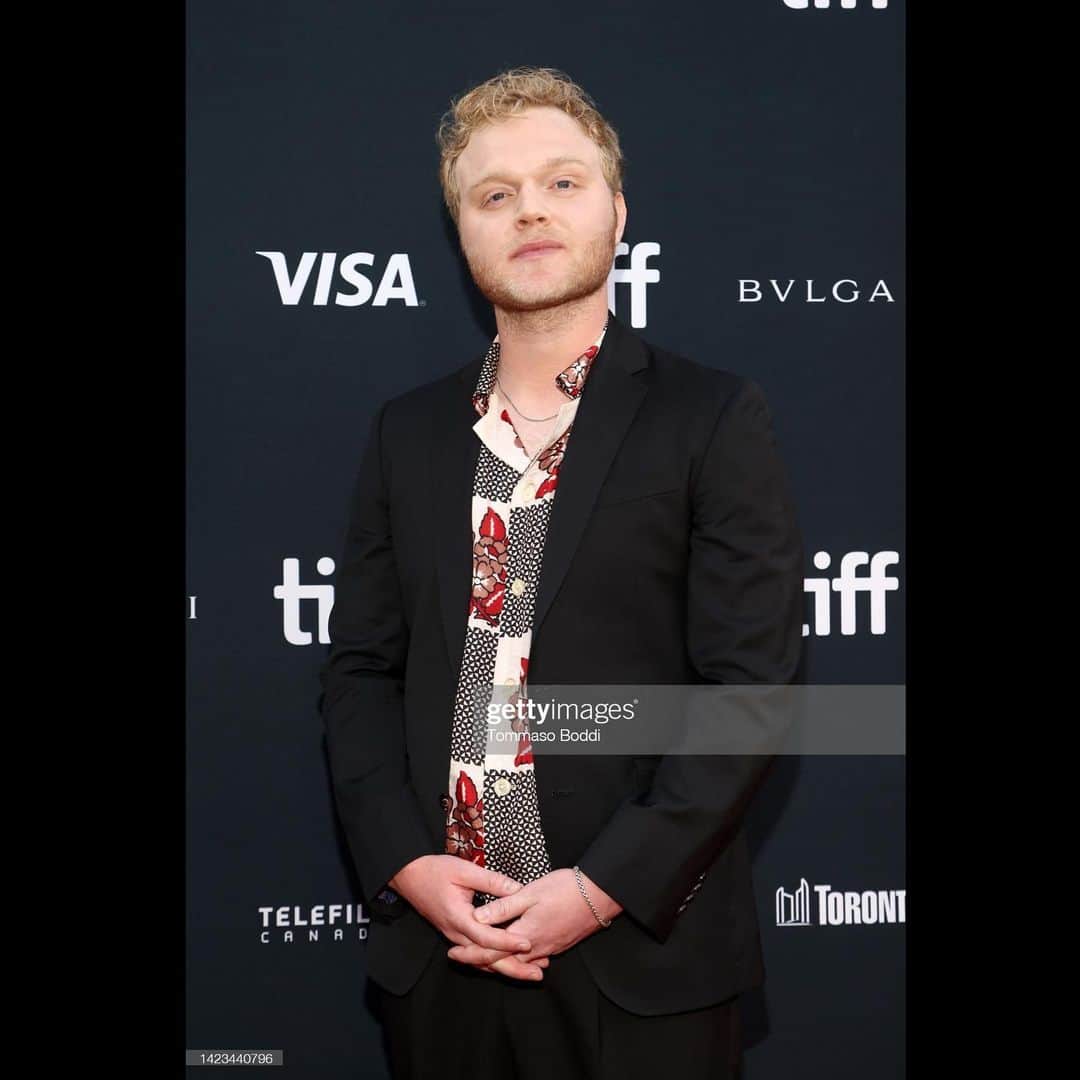 ジョー・アドラーのインスタグラム：「@tiff_net for The Greatest Beer Run Ever has been a blast - thank you thank you to all involved - @appletvplus and US theatres Sept 30!!   👕: @bode  👖: @amiparis  👞: @boss」