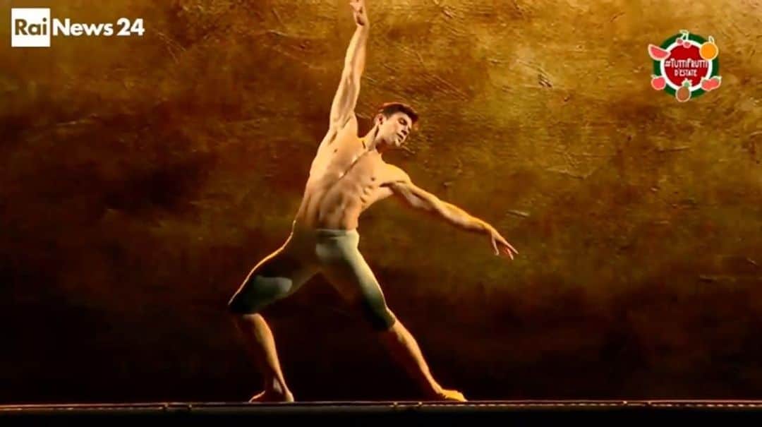 ロベルト・ボッレのインスタグラム：「Posted @withrepost • @ondance.it RaiNews ci ha dedicato un bel servizio! @rainewsofficial  @robertobolle  #ondance  #ondance22 #accendiamoladanza @intesasanpaolo  @giovanniranaita  @assodanza_italia  @milanotango  @spiritdemilan」