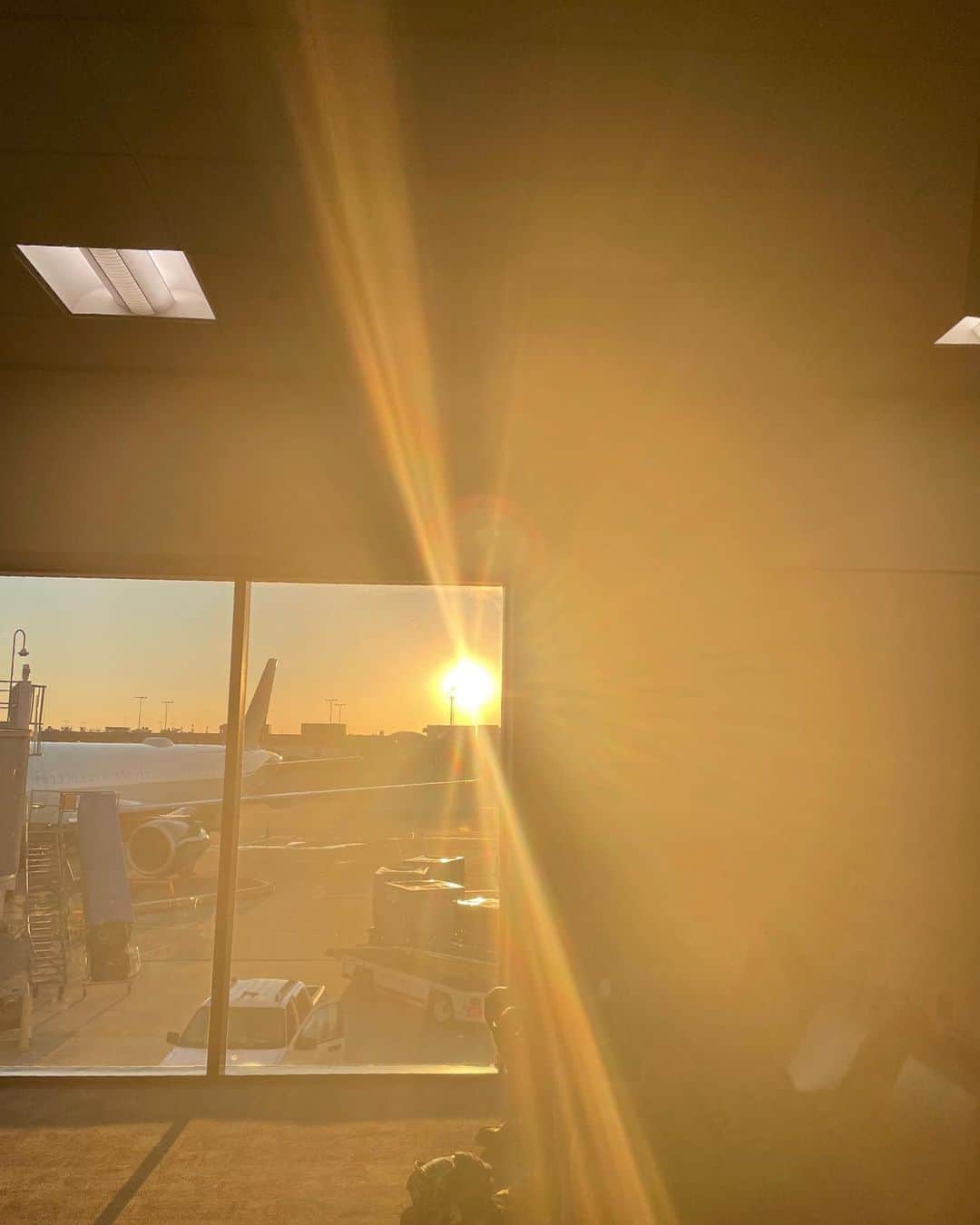 雪妃真矢さんのインスタグラム写真 - (雪妃真矢Instagram)「アトランタ空港の夕焼け。   #Atlanta」9月16日 2時59分 - mayayukihi