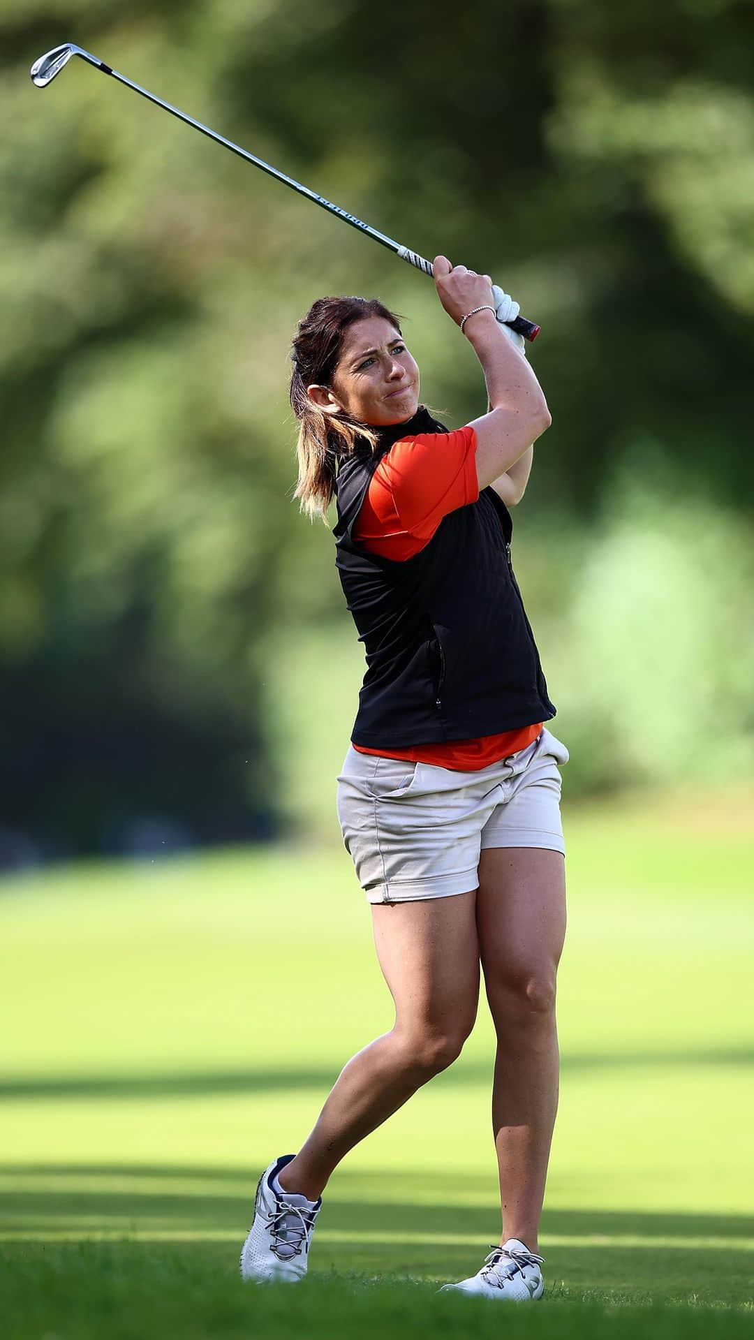 イブ・ミュアヘッドのインスタグラム：「Please can we do this all over again @vickywright413 @gregdrummond @michaelgoodfellow88 🤩 Lots of fun, so many laughs!  Throwback to last week playing the BMW PGA Pro-am at Wentworth. ⛳️  @bmwuk @bmwpga  #BMW #BMWPGA  #bornelectric」