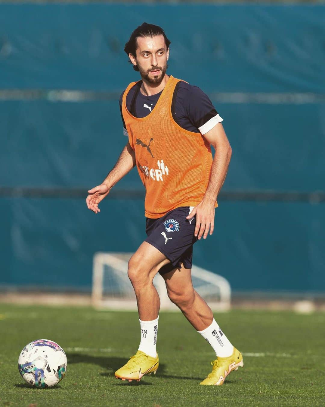 ユーニス・マーリのインスタグラム：「⚽️💙」